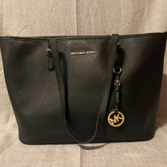 Michael Kors Outlet Black Jet Set Travel Large Saffiano Leather Tote Bag - Picture 4 of 12